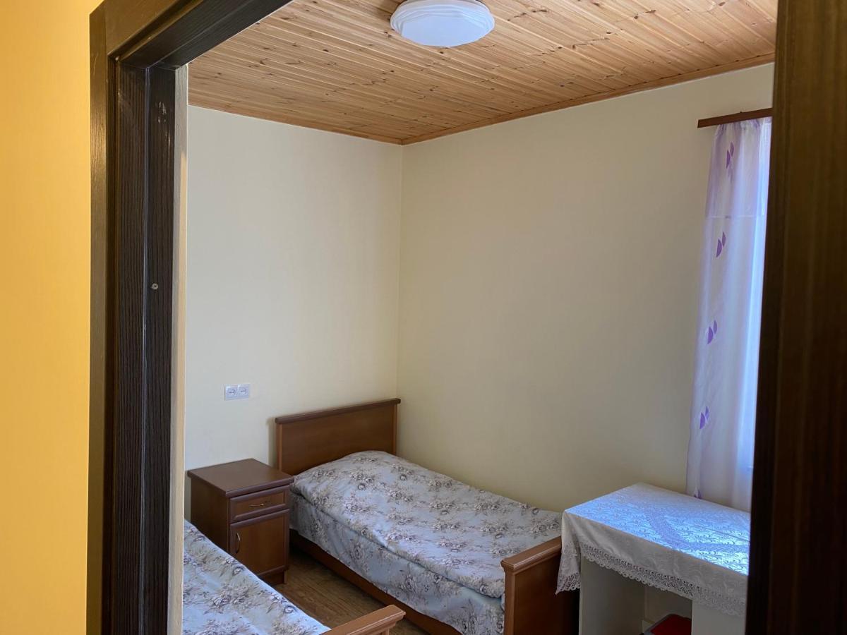 Karine B&B Yeghegnadzor Exteriör bild