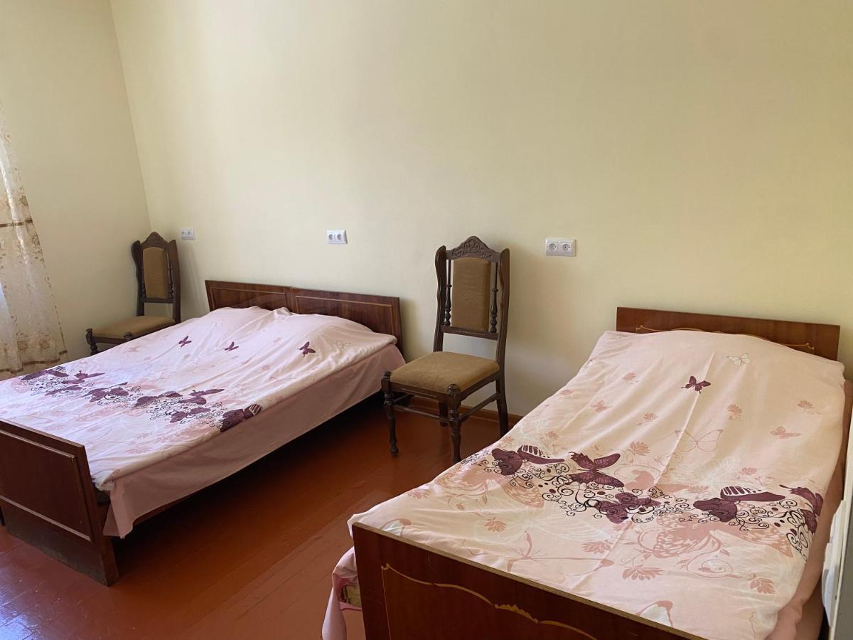 Karine B&B Yeghegnadzor Exteriör bild