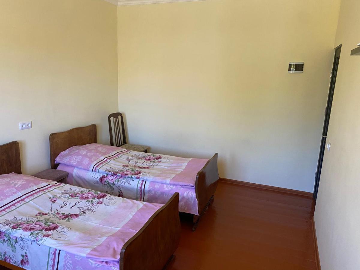 Karine B&B Yeghegnadzor Exteriör bild