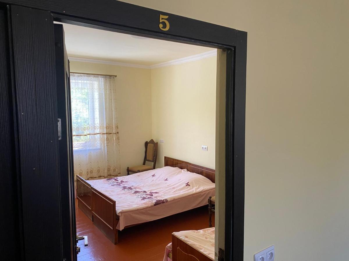 Karine B&B Yeghegnadzor Exteriör bild