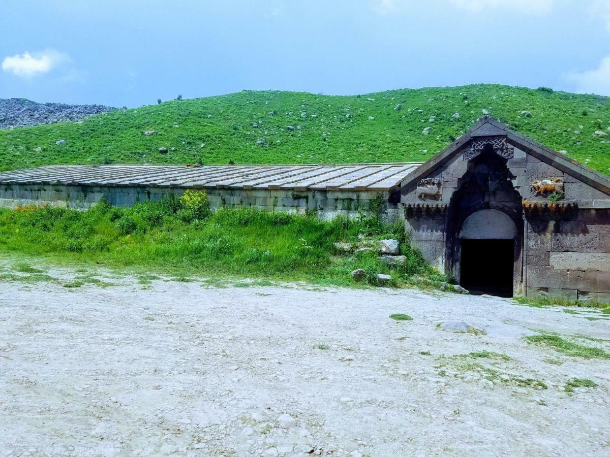Karine B&B Yeghegnadzor Exteriör bild